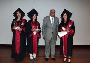 Sağlıkçılardan mezuniyet coşkusu